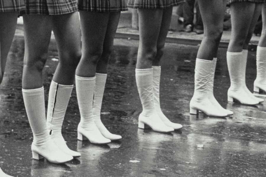 How-to-Get-the-60s-Geometric-Mod-Look-1 aBBA white boots