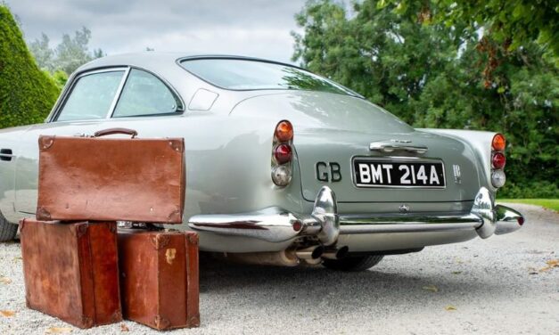 Easy to Navigate Vintage Suitcases For Your Car