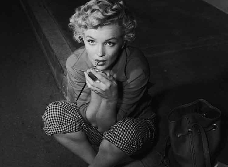 Marilyn Monroe's Outfits - Quotes by Marilyn Monroe's Women